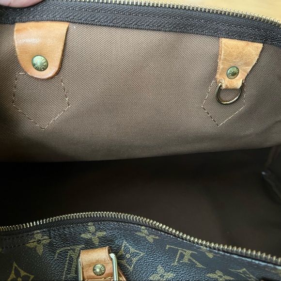 Authentic Louis Vuitton Speedy 40 in Monogram with generic twilly - Picture 14 of 17
